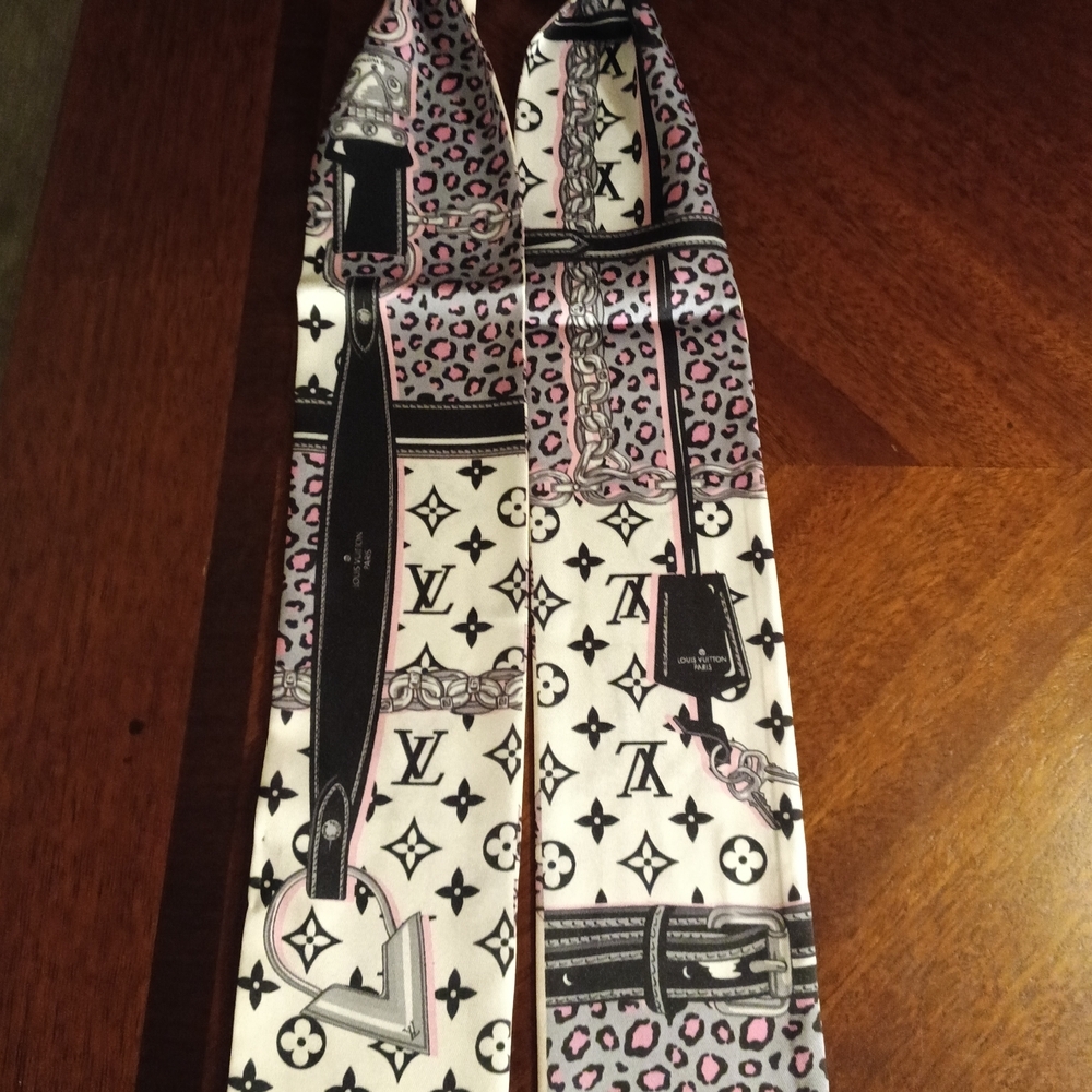 Louis Vuitton Pink and Black Monogram Silk Scarf - Picture 4 of 12